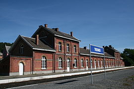 L'ancien bâtiment voyageurs de la gare de Treignes.