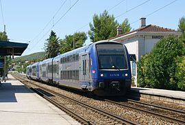 Un TER Marseille St Charles-Toulon en gare de Bandol