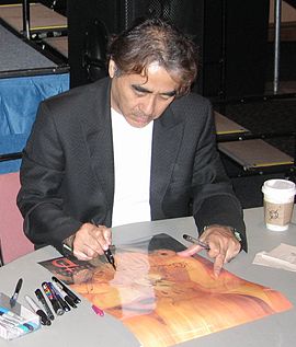 Yoshitaka Amano en séance de dédicace lors du AmanoCon s'étant tenu en octobre 2006 à Tampa en Floride