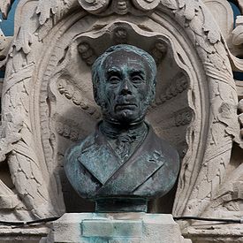 Buste d’Alfred Canelà Pont-Audemer, rue de la République.