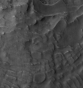 L’intérieur du cratère vue par HiRISE (sonde MRO).