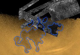 Mosaïque d'images radar et optiques de Kraken Marepar la sonde Cassini le 25 février 2007[1].