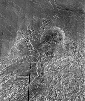 Siddons Patera sur Lakshmi Planum avec Clotho Tesseraau sud-est, vus par la sonde Magellan en 1996[1]