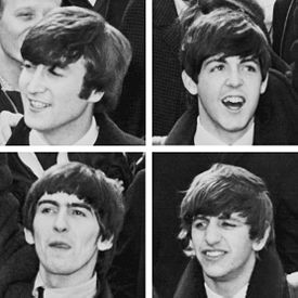 Les Beatles à leur arrivée à New York le 7 février 1964. En haut : John Lennon et Paul McCartney. En bas : George Harrison et Ringo Starr.