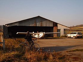 Aérodrome d'Arbois.jpg