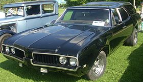 '69 Oldsmobile Vista Cruiser (Rigaud).jpg