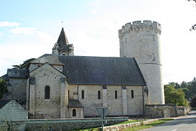 Vue de l'église et de la Tour de Trèves en arrière plan.