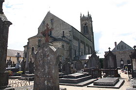 Chevet de l'église du Montet, vu du cimetière attenant