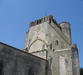 Le clocher de l'église de Marsilly