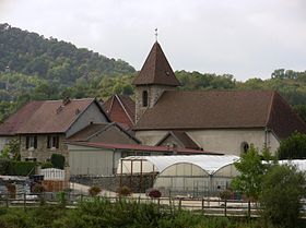 L'église Saint-Hippolyte depuis la route de Lyon.