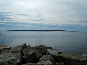 L'île Saint-Barnabé vue de la rive de Rimouski