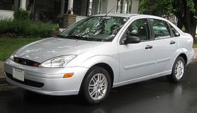 2000-2004 Ford Focus SE sedan .jpg