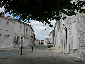 Une rue du centre de Saint-Agnant