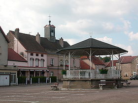 Place de la Mairie de Fayl-Billot.