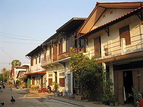 Vieilles maisons coloniales au centre de Thakhek