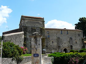 Bâtiments de l'ancienne abbaye d'Airvault.
