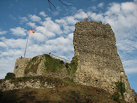 Vue des ruines du château-Vieux à Allinges
