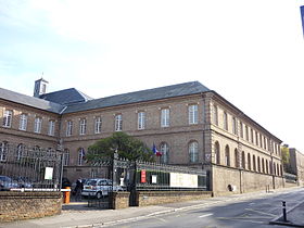 Ancien couvent de la Visitation, côté Archives départementales (façade ouest, sur la rue Saint-Fuscien).