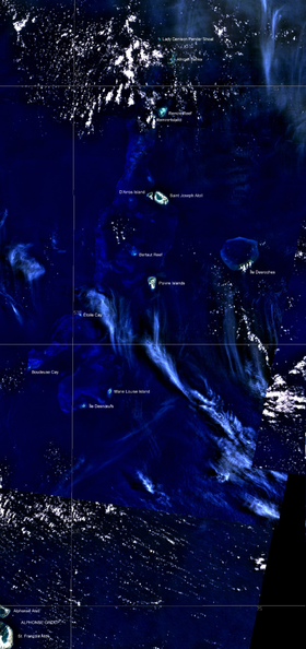 Image satellite des îles Amirante avec le groupe Alphonse en bas à gauche.