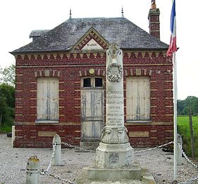 Ancienne mairie et monument aux morts