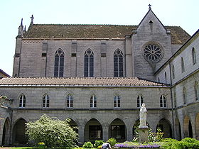 Le cloître et l'église Saint-Ausone