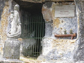 Vue de la fontaine de l’Adoue, à l'extrémité de l'aqueduc romain de Vieu.