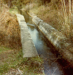 L'aqueduc de Miletto, à l'entrée d' Ajaccio, en eau dans les années 80