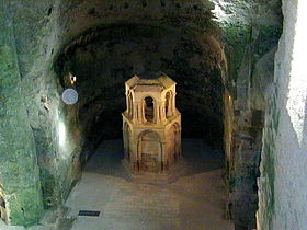 Le reliquaire monolithe (réplique du saint sépulcre)