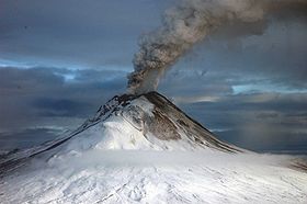 Le mont Augustine en éruption, 12 janvier 2006