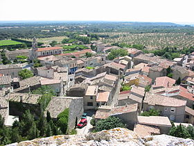 Le village d'Aureille vu depuis le château.