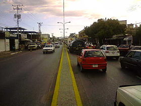 Avenue Generalísimo Francisco de Miranda, artère principale de Santa Rita.