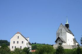 Bad Schönau Pfarrkirche und Pfarrheim.jpg