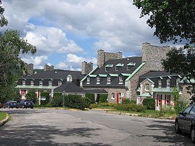 L'Hôtel Le Manoir, reconstruit en 1965[1]Localisation de Baie-Comeau dans la MRC de Manicouagan