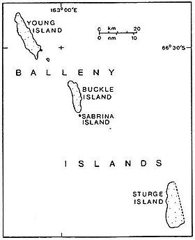 L'île Sabrina est située au sud de l'île Buckle