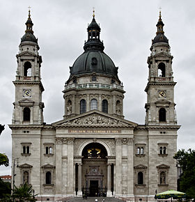 La façade de la basilique.
