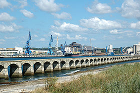Vue partielle du port de Bayonne