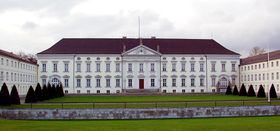 Berlin-Schloss Bellevue-Frontalansicht.jpg