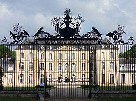 La grille d'honneur du château.