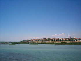 La ville de Beyşehir vue depuis le lac.