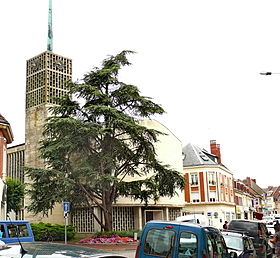 L'église paroissiale et la rue principale