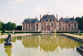 Breteuil chateau cote parc.jpg