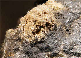 Bromargyrite sur Acanthite - Mine Auberg, Erzgebirge, Saxe, Allemagne