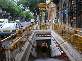Budapest Foeldalatti Basja Utca Entrance.jpg