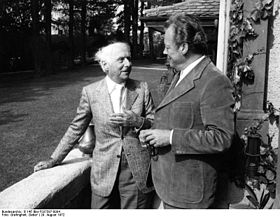 Max Ernst en compagnie de Willy Brandt à Munich en 1972