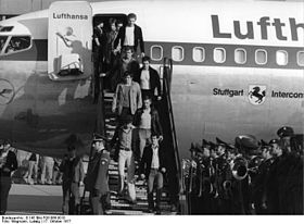 Arrivée à l'aéroport Konrad Adenauer le 18 octobre 1977 avec l'équipe du GSG 9 et les otages.