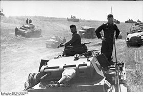 Bundesarchiv Bild 101I-185-0139-20, Polen, Russland, Panzer in Bereitstellung.jpg