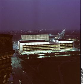 Bundesarchiv Bild 183-R0821-400, Berlin, Palast der Republik.jpg