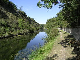 Le canal et son chemin de halage