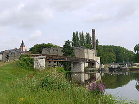 Jonction, dans le hameau de Buges, entre le canal du Loing, le canal de Briare et le canal d'Orléans