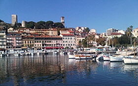 Vieux-Port de Cannes, le coin des pêcheurs, au pied du village historique du Suquet